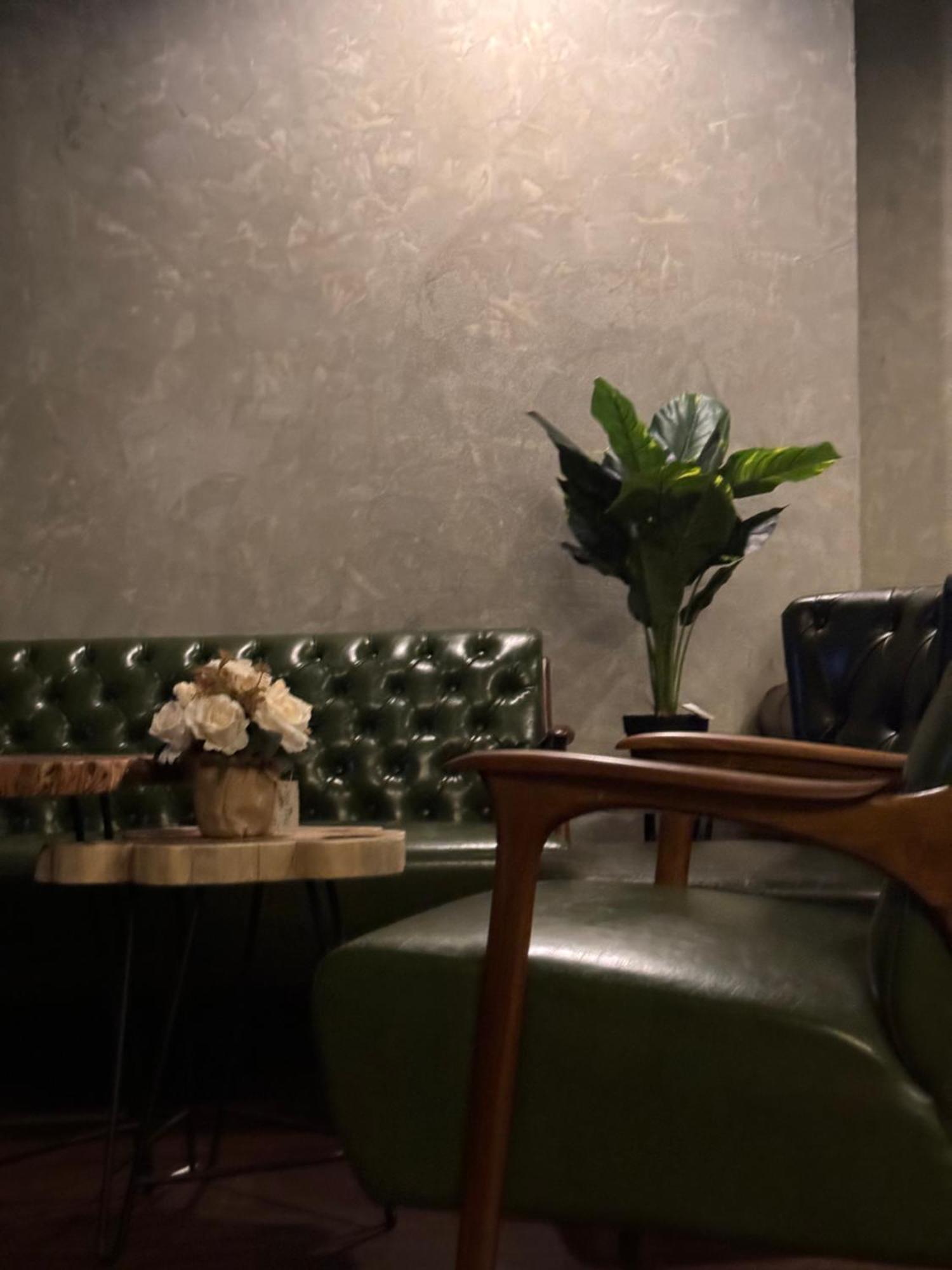 Bud Brew Beyond Dispensary And Hotel 방콕 외부 사진