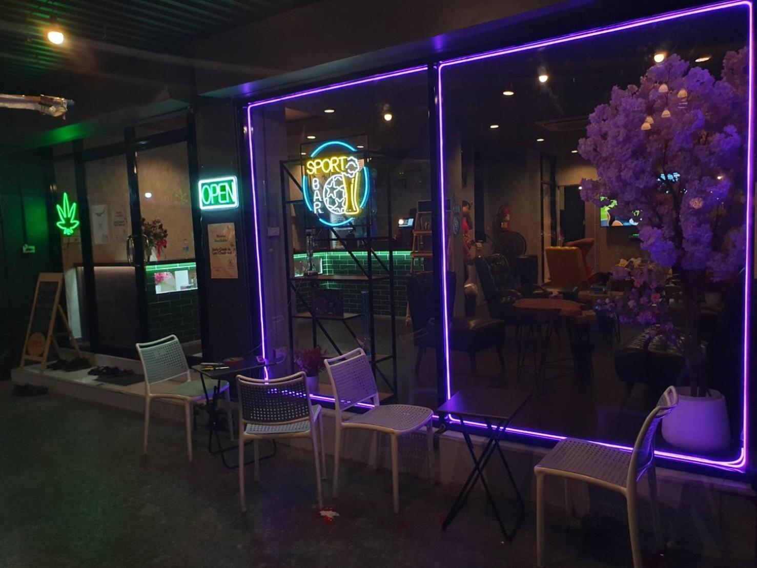 Bud Brew Beyond Dispensary And Hotel 방콕 외부 사진