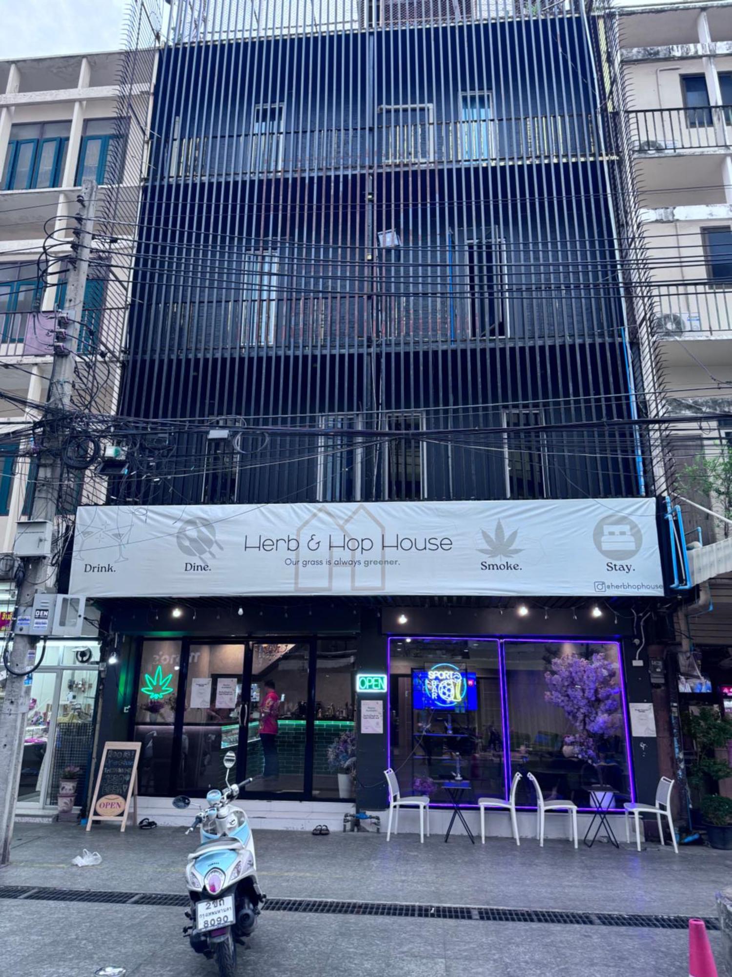 Bud Brew Beyond Dispensary And Hotel 방콕 외부 사진