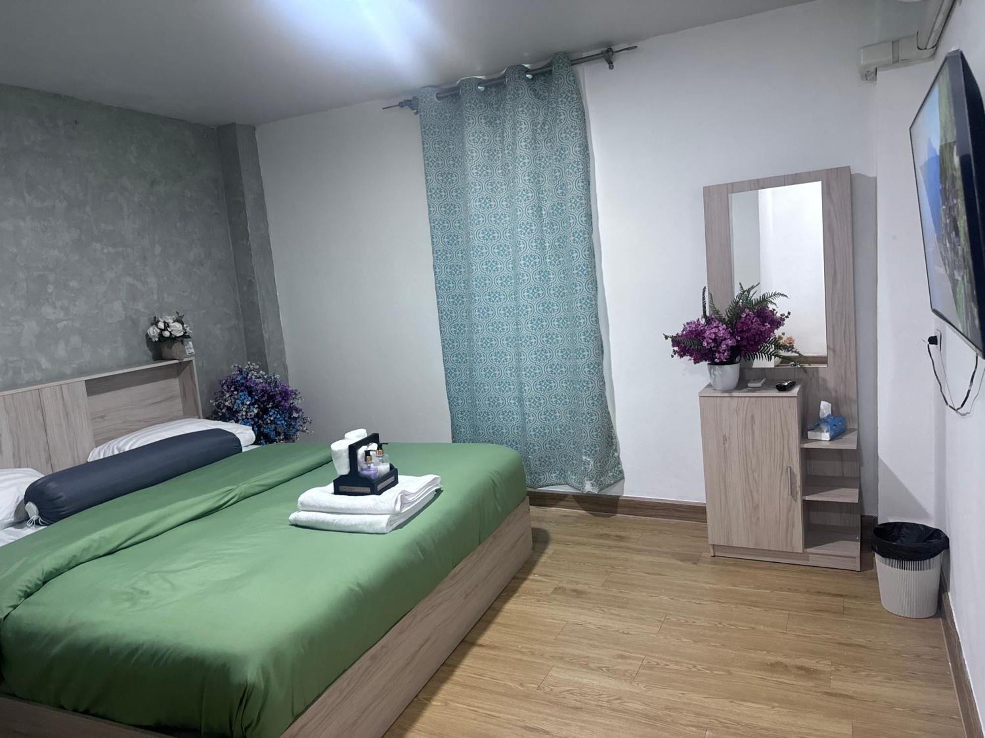Bud Brew Beyond Dispensary And Hotel 방콕 외부 사진