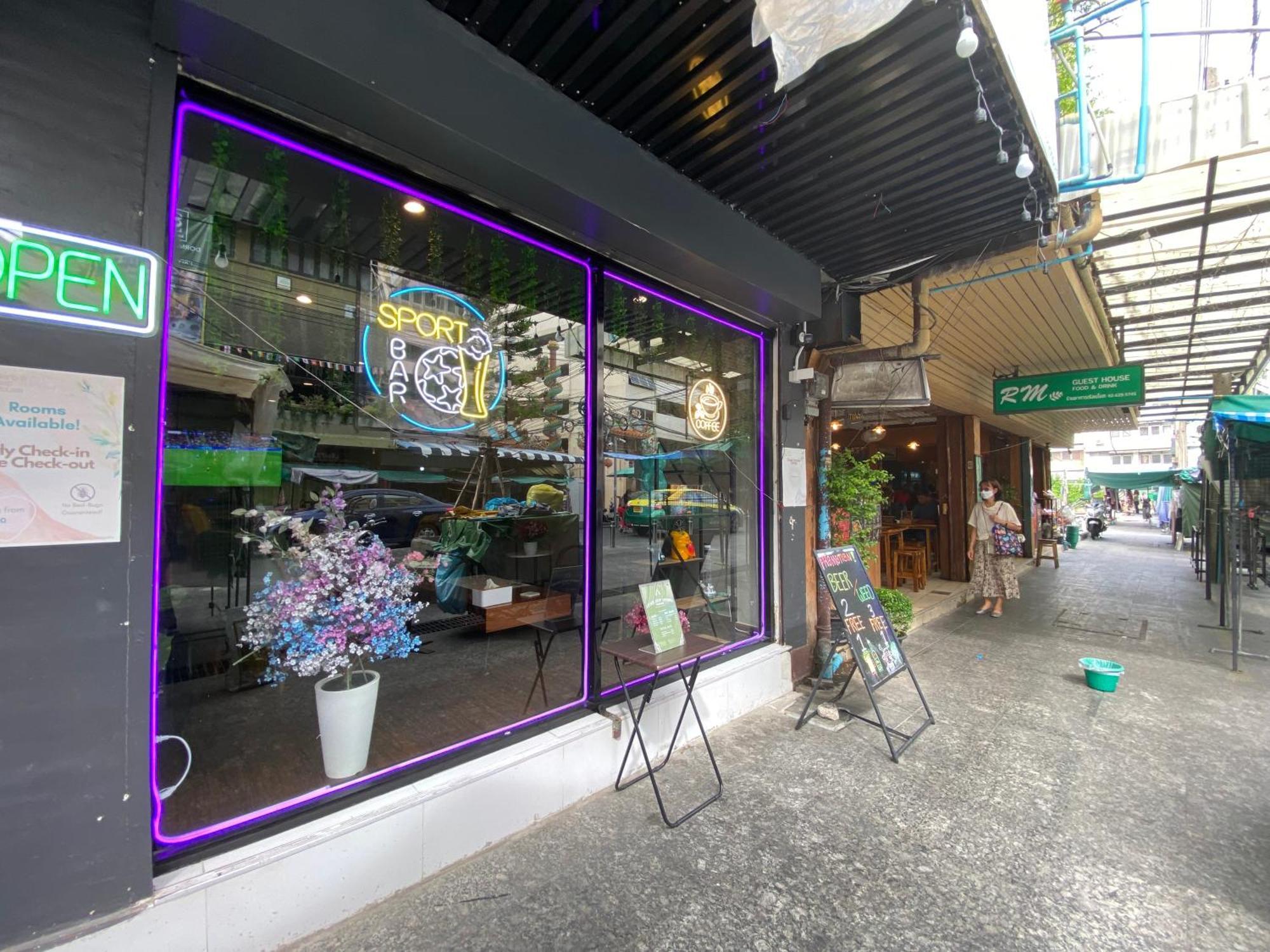 Bud Brew Beyond Dispensary And Hotel 방콕 외부 사진