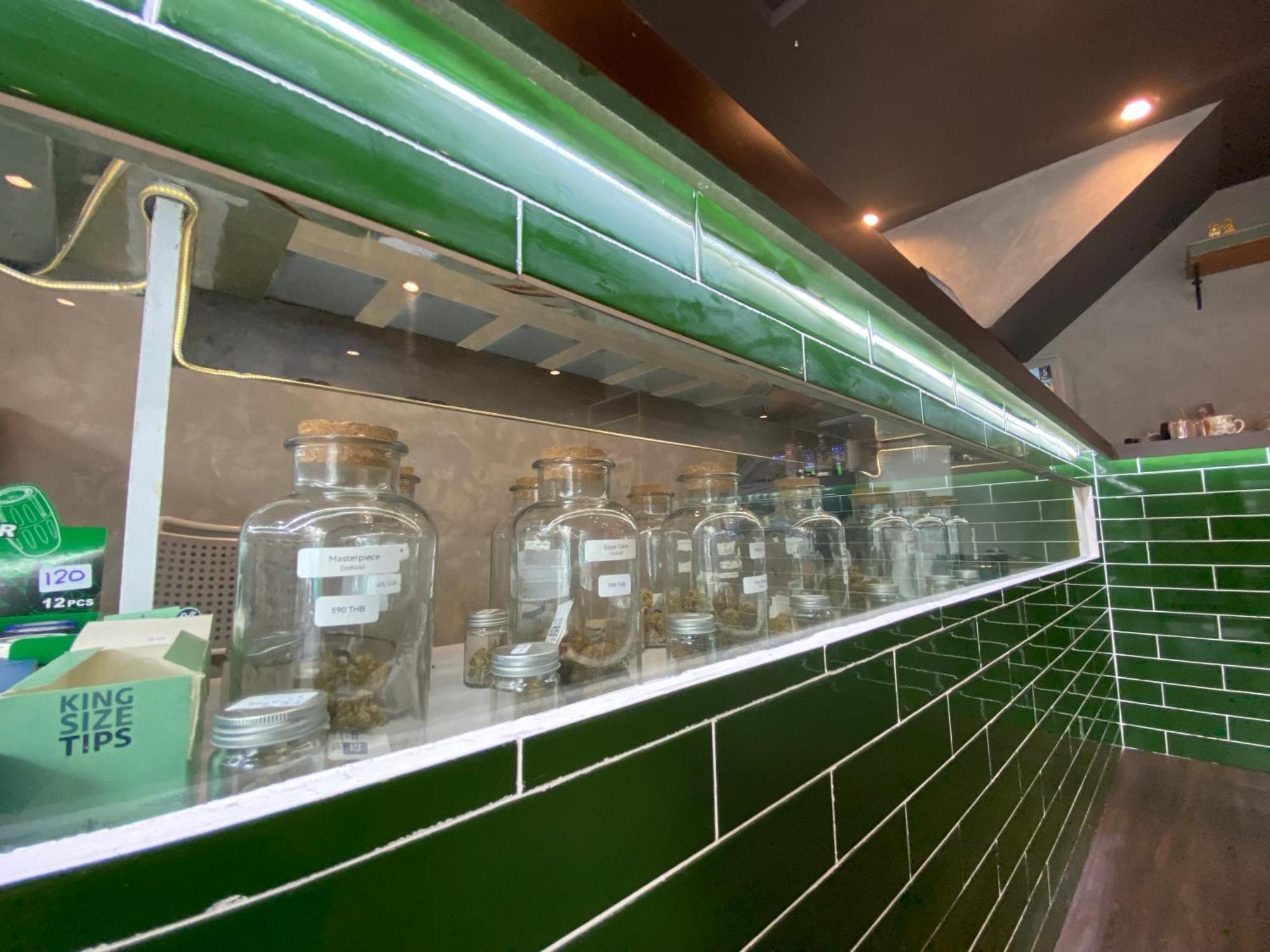 Bud Brew Beyond Dispensary And Hotel 방콕 외부 사진