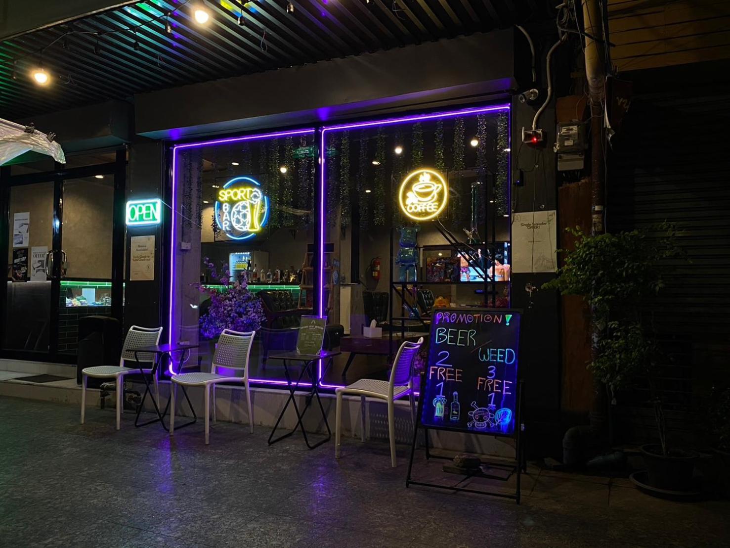 Bud Brew Beyond Dispensary And Hotel 방콕 외부 사진