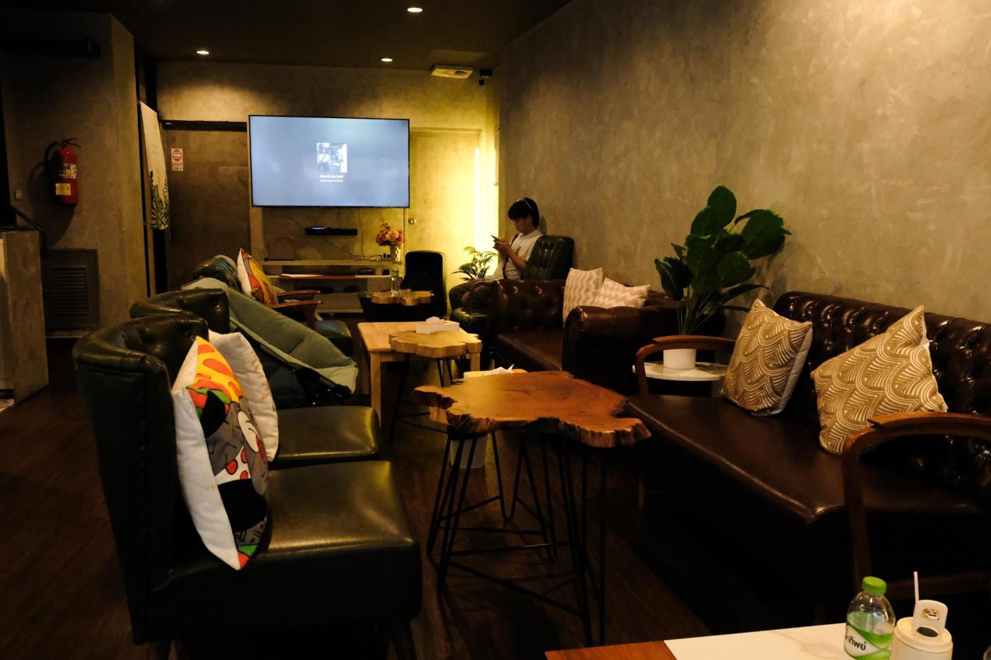 Bud Brew Beyond Dispensary And Hotel 방콕 외부 사진