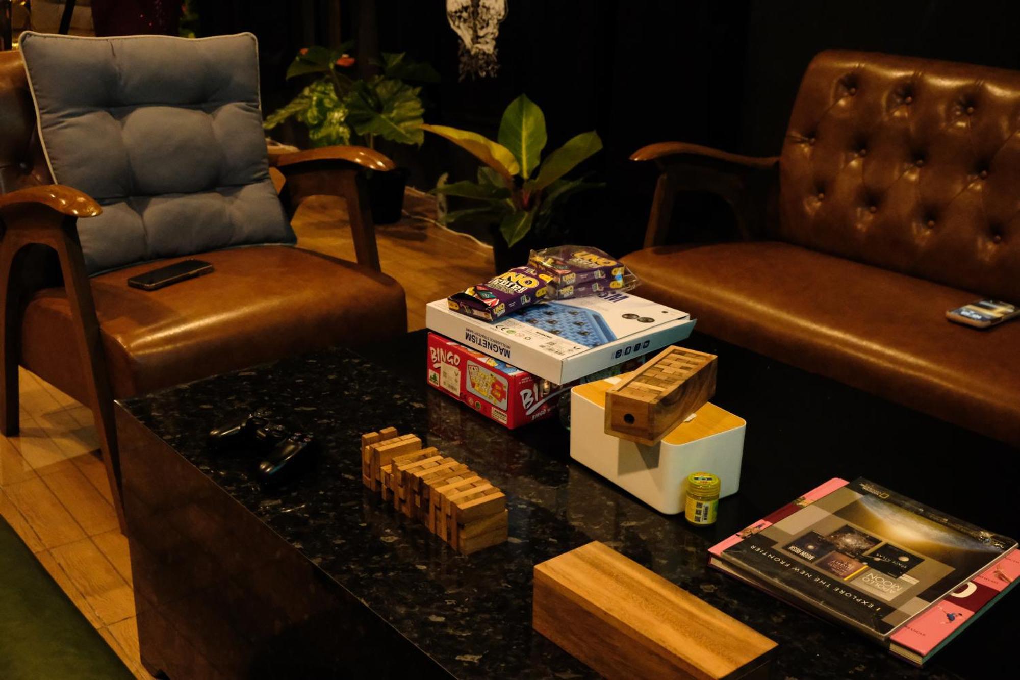 Bud Brew Beyond Dispensary And Hotel 방콕 외부 사진
