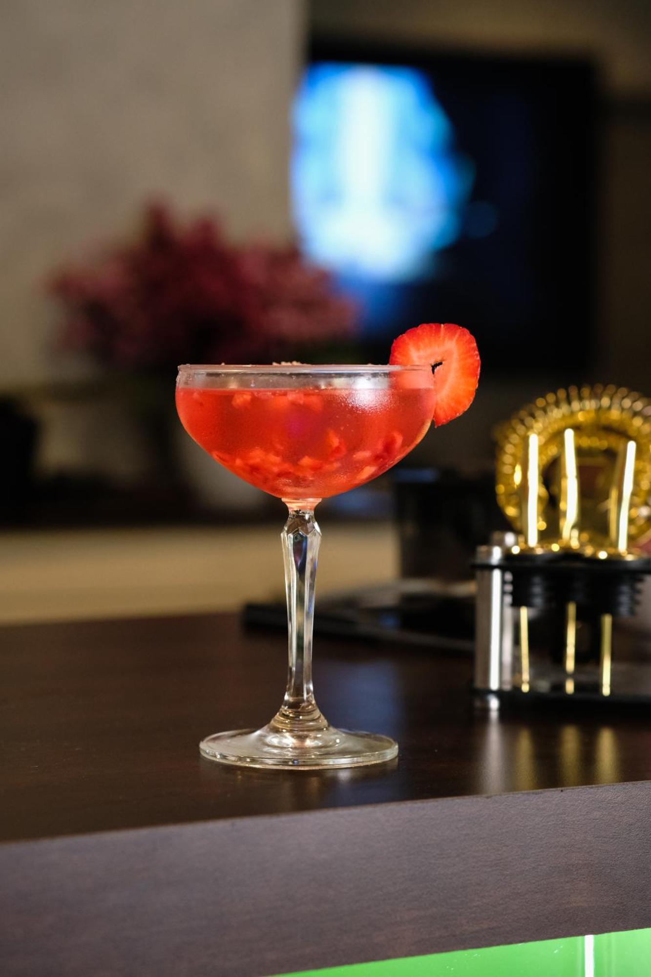 Bud Brew Beyond Dispensary And Hotel 방콕 외부 사진