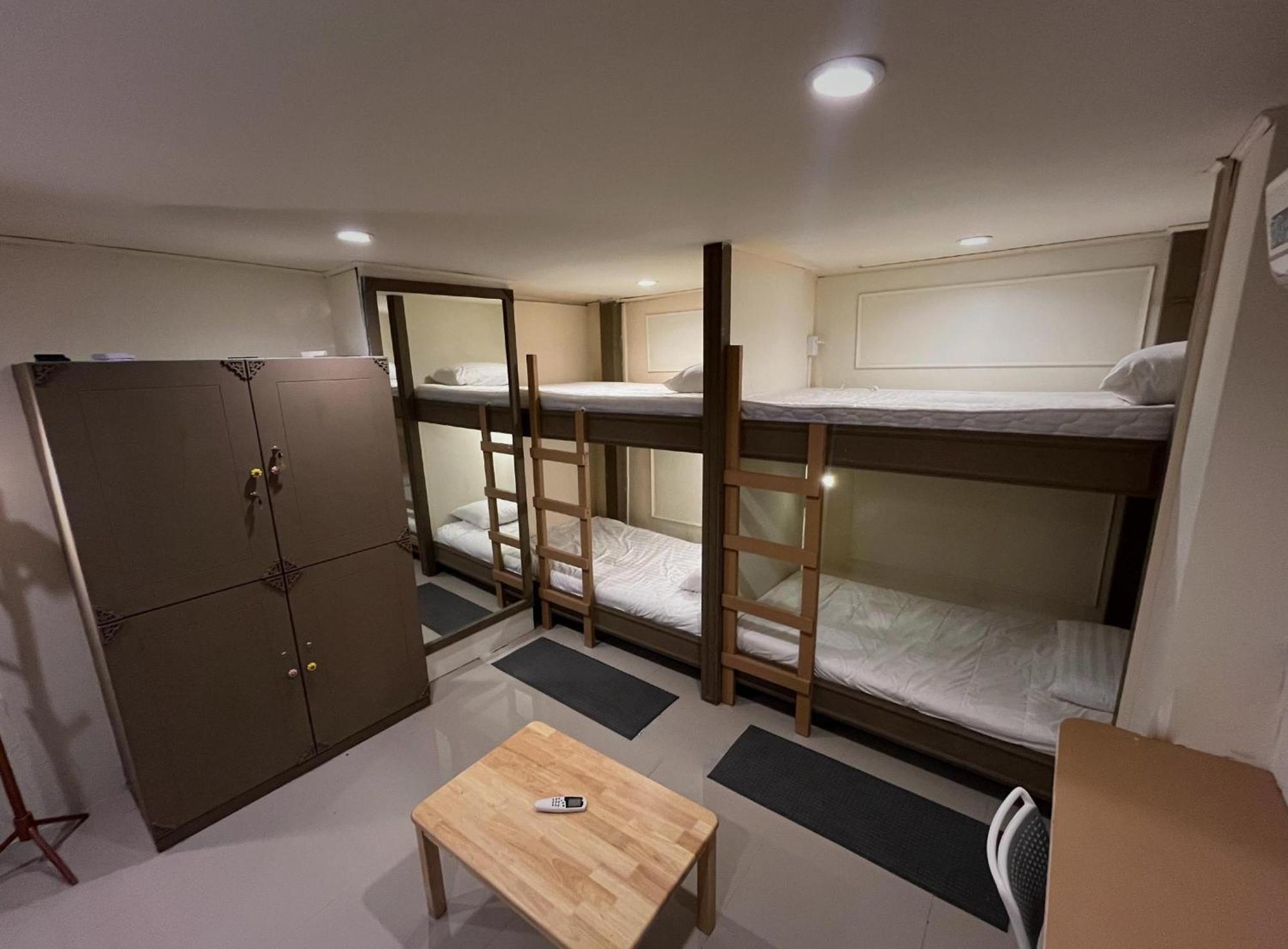Bud Brew Beyond Dispensary And Hotel 방콕 외부 사진
