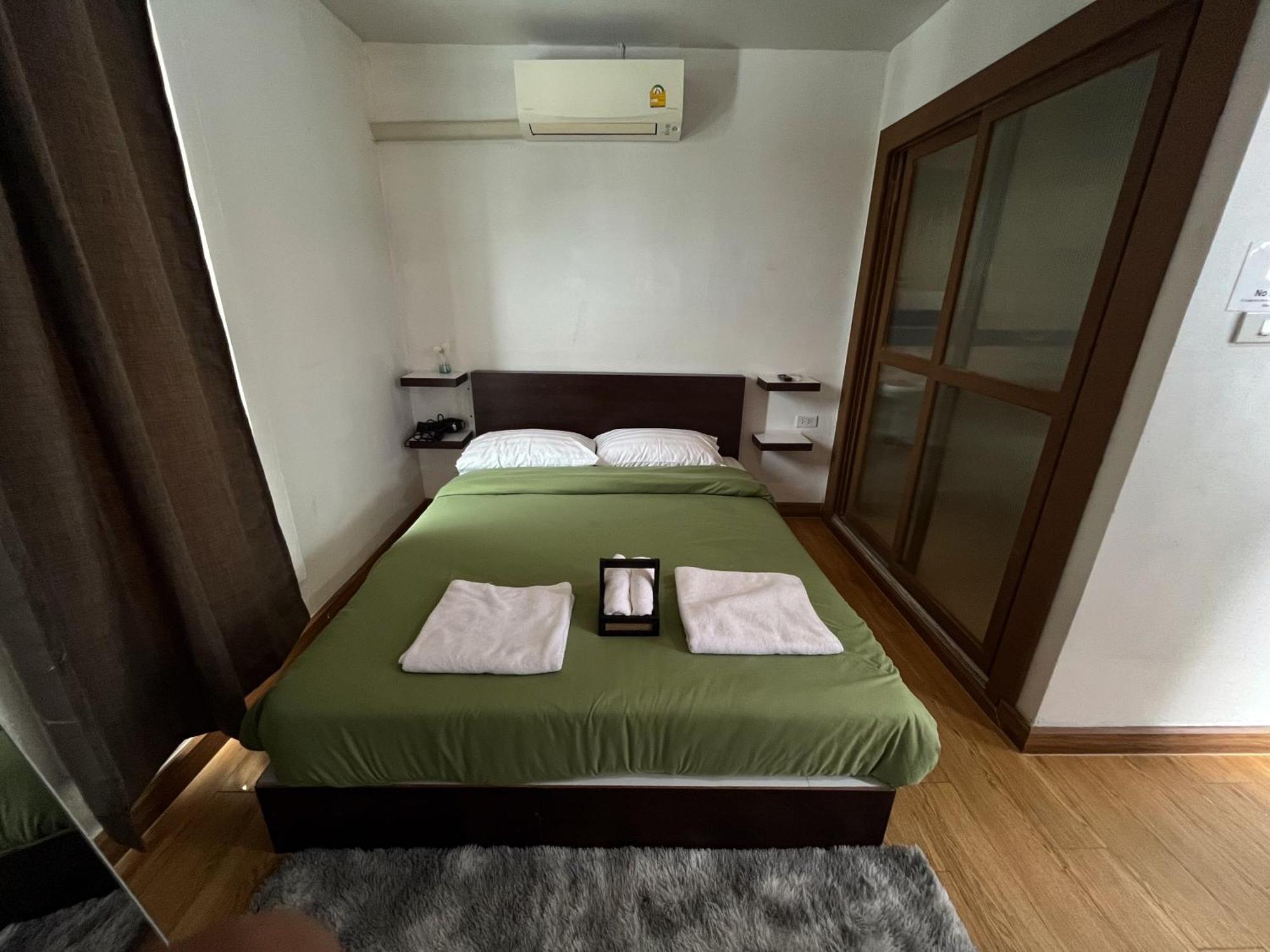 Bud Brew Beyond Dispensary And Hotel 방콕 외부 사진